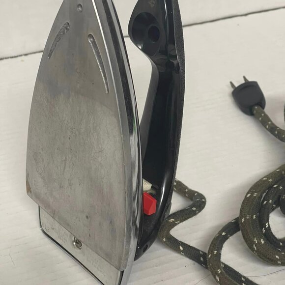 Vintage General Electric Iron World Wide Travel Cloth Cord ~ WORKS GREAT. - Picture 4 of 7